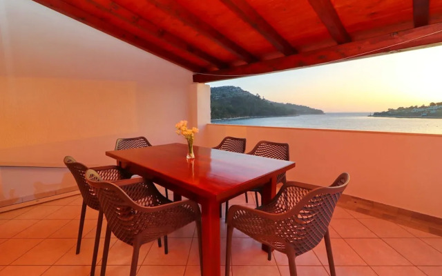 Seafront Apartments Anthony