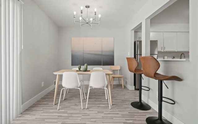 Spacious 2BR 2BA Apartment in the City