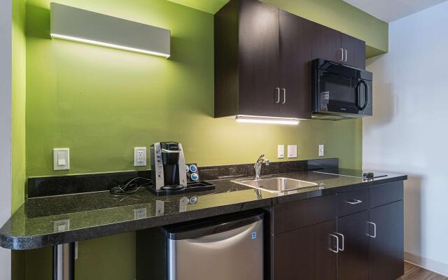 Studio 6-Bruderheim, AB