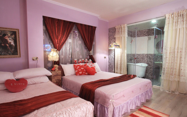 Love in Pearl Hostel