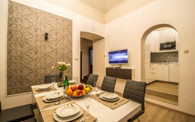 4Bdr Historical Spirit Apt By Ruterra