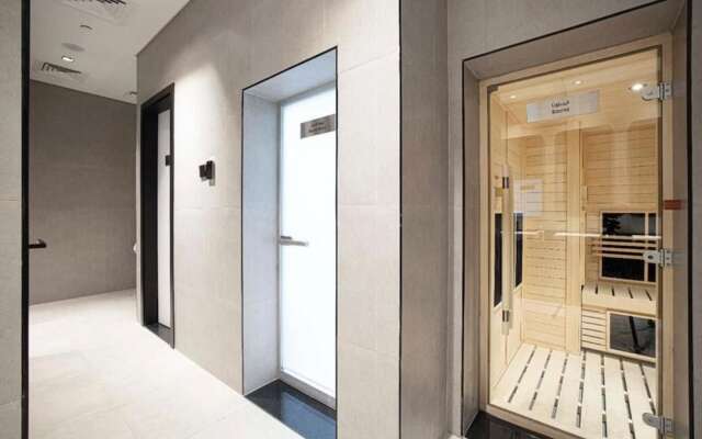 Luxurious 2BR w/ Waterfront and Burj Khalifa View