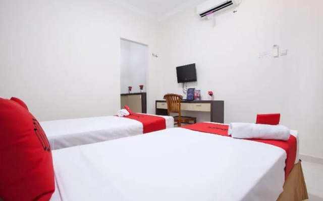 RedDoorz near Tugu Pahlawan Surabaya