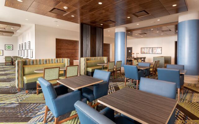 Holiday Inn Express & Suites Saskatoon East - University by IHG