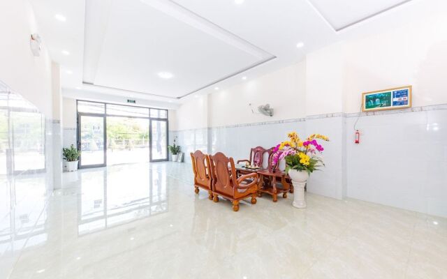 OYO 808 Hoang Lan