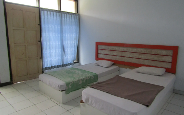 Hotel Kencana Jaya by ZUZU
