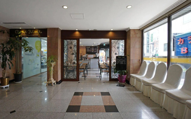 Insadong Crown Hotel