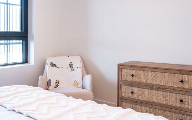 Drop In Condo by Revelstoke Vacations