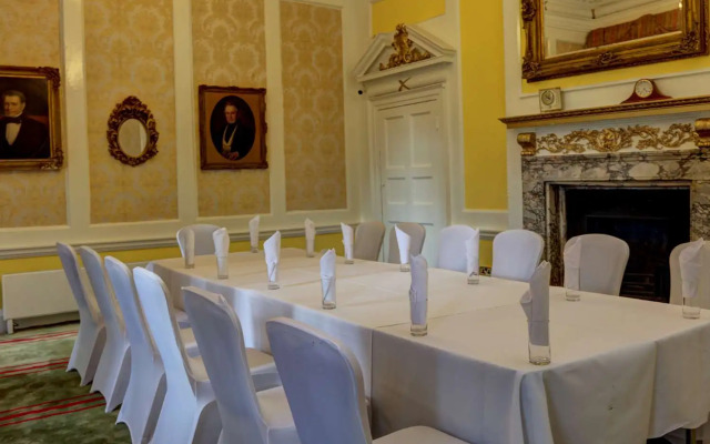 OYO Baylis House Hotel