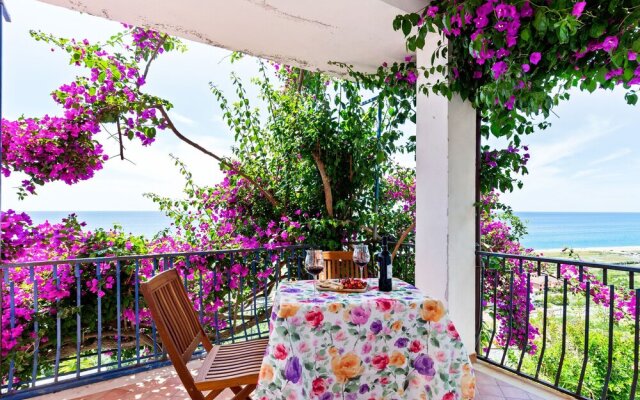 Holiday Home In Torremezzo Di Falconara With Garden