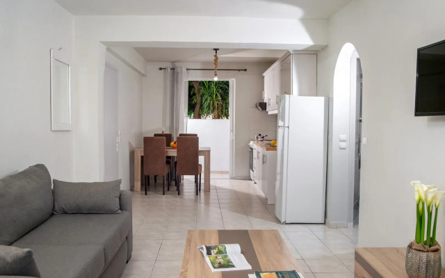 Stork Holiday Apartments - Garden & Sea View