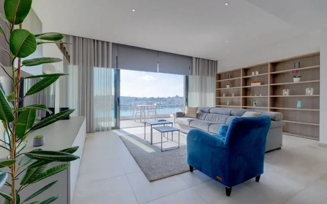 Luxury Apartment With Valletta and Harbour Views
