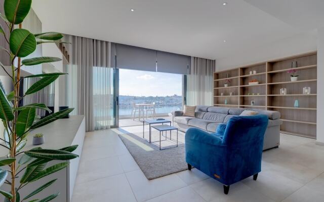 Luxury Apartment With Valletta and Harbour Views