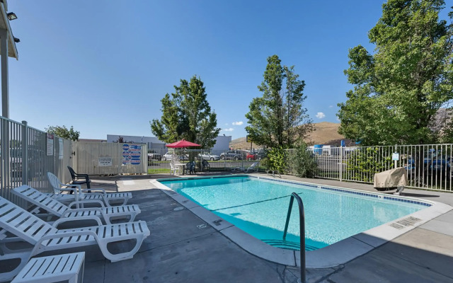 Motel 6 Carson City, NV