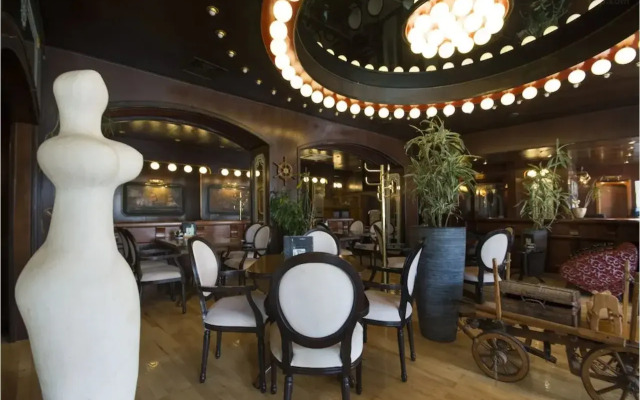Hotel Adriana