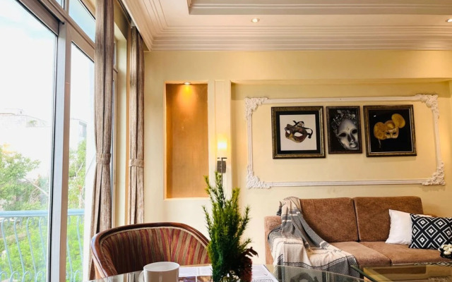 BluO 3BHK - DLF Galleria | BathTub, Balcony