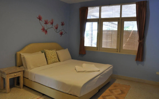 Baan Rajdamnern Huahin