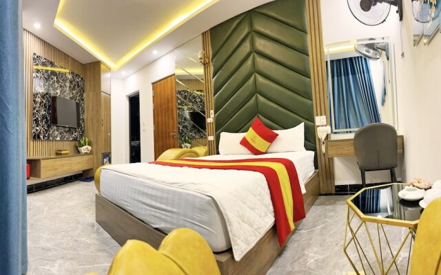 Queen Hotel - Mo Lao