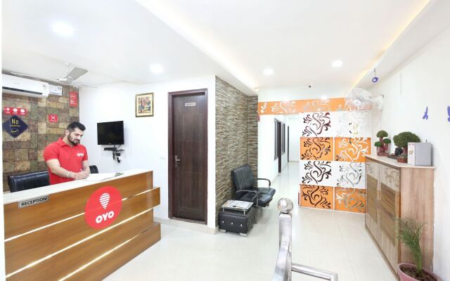 OYO 10940 Hotel Waves