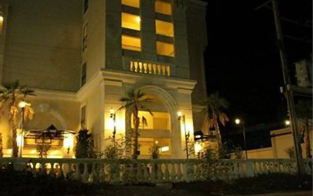 Rafael Mansion Bangkok Aiport