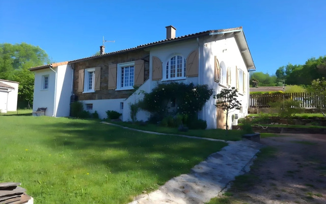 Villa in St Denis With Private Pool & Pyrenees View