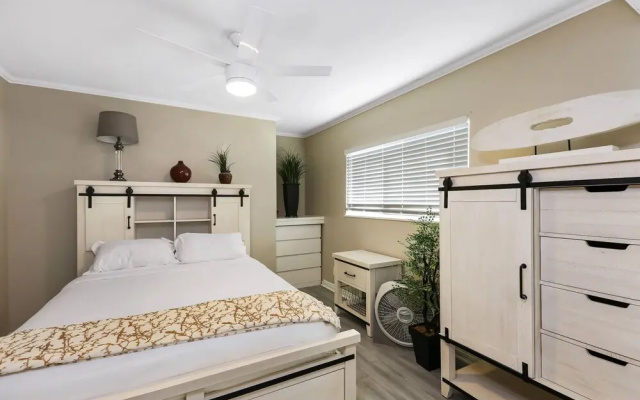 Upper Beach Front Escape Unit B