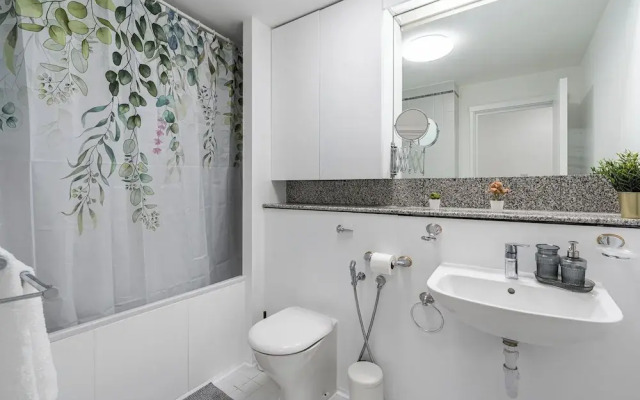 Duplex 2BR 2BA Flat Near Gloucester Rd Station