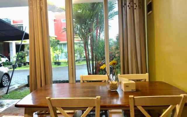 Gerbera Springhill 4BR Villa Springhill Garden Malang