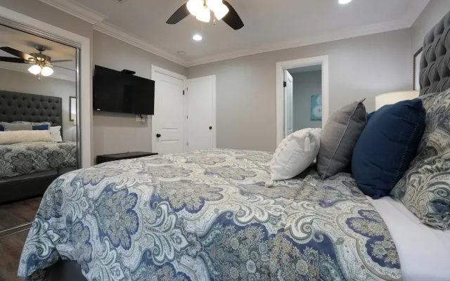 4 bedroom, 3 bathrooms Pool Home