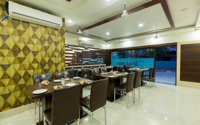 OYO 6709 Hotel L N International