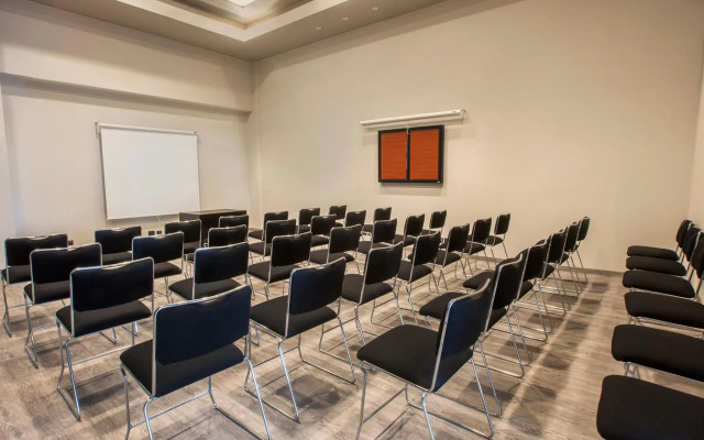 City Express Suites by Marriott Cabo San Lucas