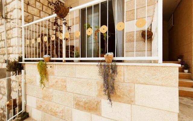 Sabbah's apartment couple