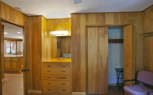 RedAwning Cabin #33A Bus Stop