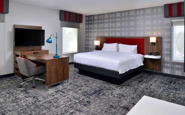 Hampton Inn & Suites Greensboro Downtown