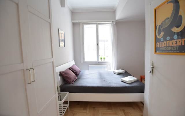 Standard Apartment by Hi5 - Fejer Gyorgy Street