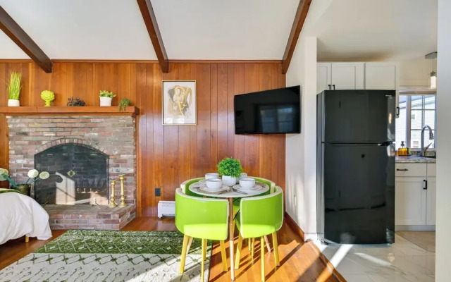 1 Mi to Downtown Salem: Studio w/ Fire Pit Access