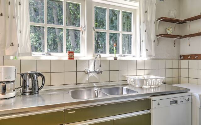 Lovely Chalet near Sea in Oostvoorne