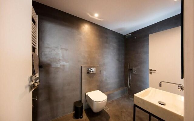 Heyden Entire Super Modern Minimal Flat
