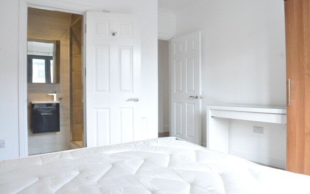 Spacious Contemporary 2 Bedroom Flat Near Camberwell