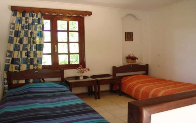 Anavaloussa Apartments