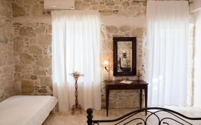 Traditional House 1 with Pool