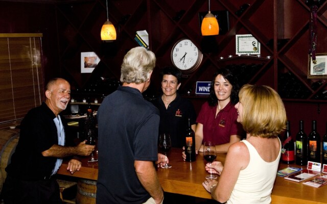 Queen's Inn By the River