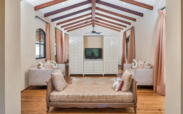 Arcos Del Mar Beachfront