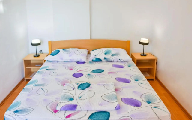 Apartments with a parking space Senj - 11520