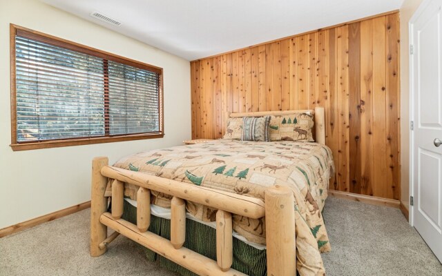 Whiskey Pines Chalet - Warm And Cozy With Clean, Modern Features Made More Fun With A Game Room 4 Bedroom Home