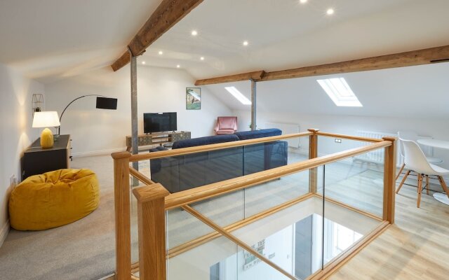 Apartment C Cornerhouse Apartments