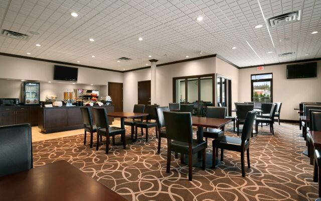 Best Western Plus Pitt Meadows Inn & Suites