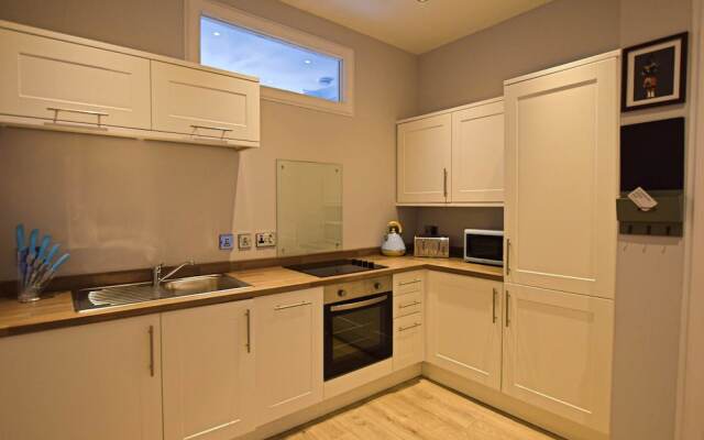 Jeffrey Street Apartment: Heart of the Old Town