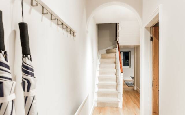 The Modern Classic - Contemporary & Elegant 3bdr Home