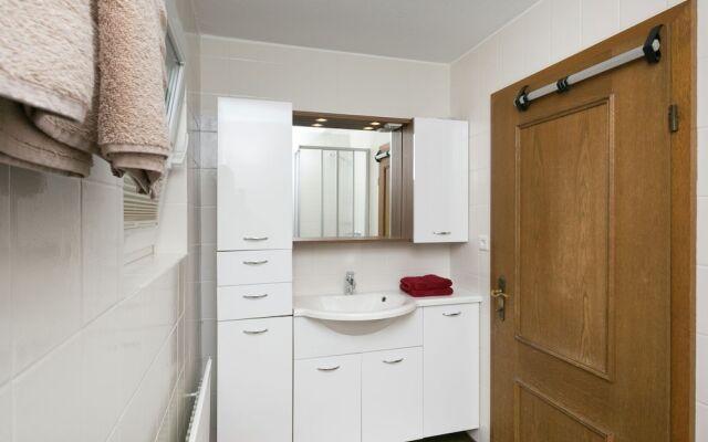 Cozy Apartment in Lermoos with Ski-Lift Nearby